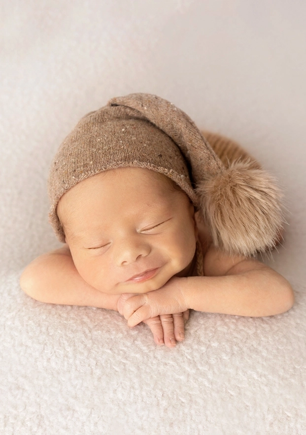 Photo d'un bébé qui tienne sa tête lors d'une séance photo avec Tiana Photographe Toulouse
