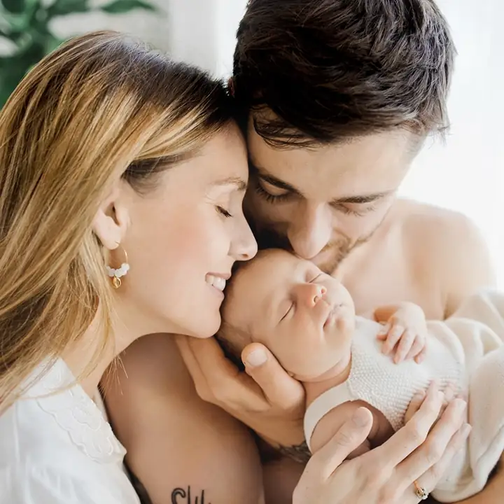 Photo séance bébé à Toulouse en lumière naturelle