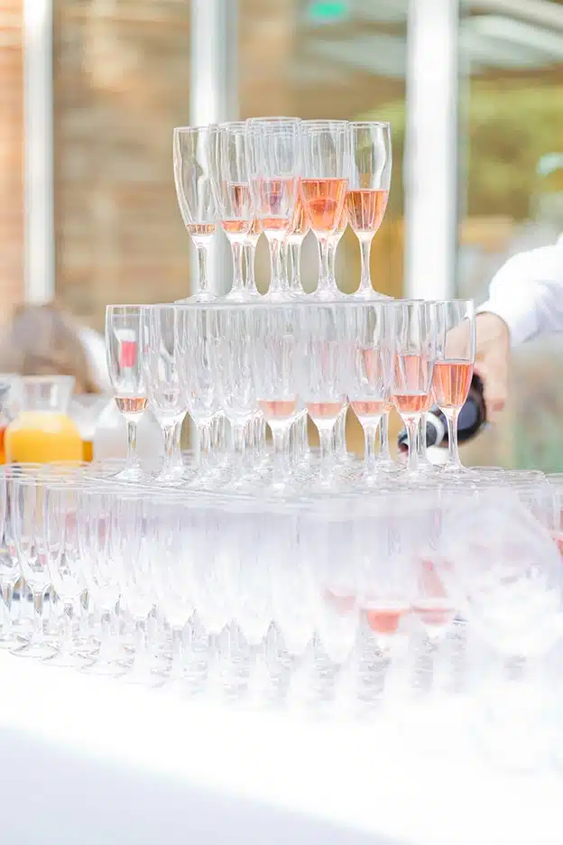 Photo des verres de champagne au vin d'honneur