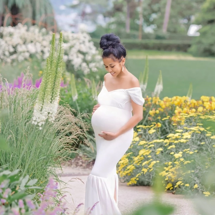 Photo de grossesse d'une joli maman au jardin de plante à Toulouse