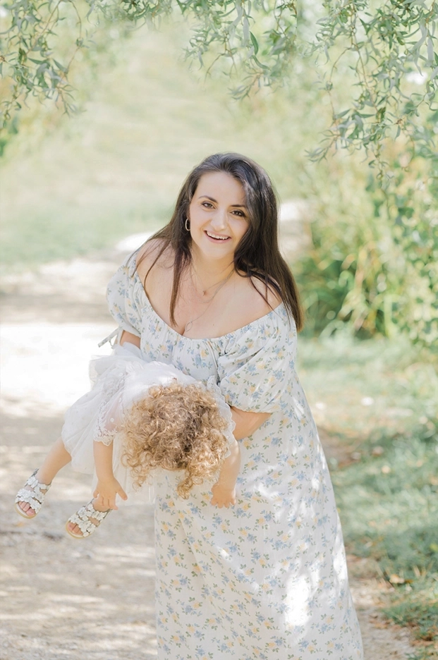 Photo de famille d'une maman avec sa fille au parc Bascala lac du Bruguières.